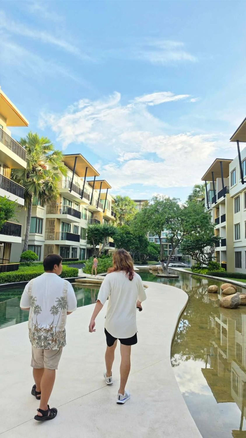 บ้านแสนสุขคอนโดติดทะเล By Nichahome House in Nong Kae