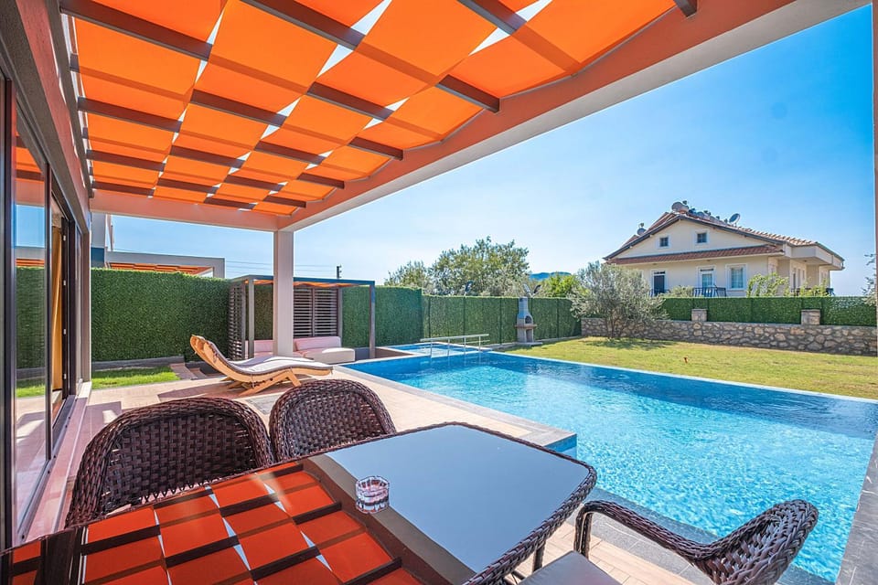 Swimming pool, Swimming pool