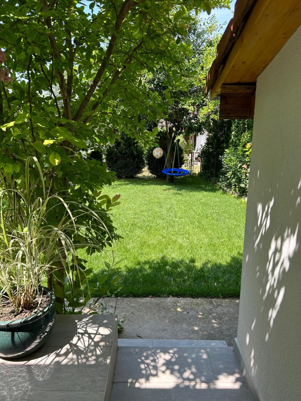 Property building, Day, Garden, Garden view