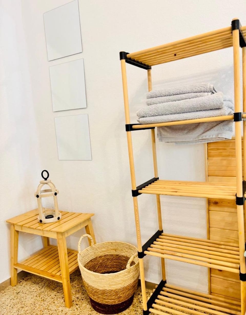 Photo of the whole room, Bedroom, towels