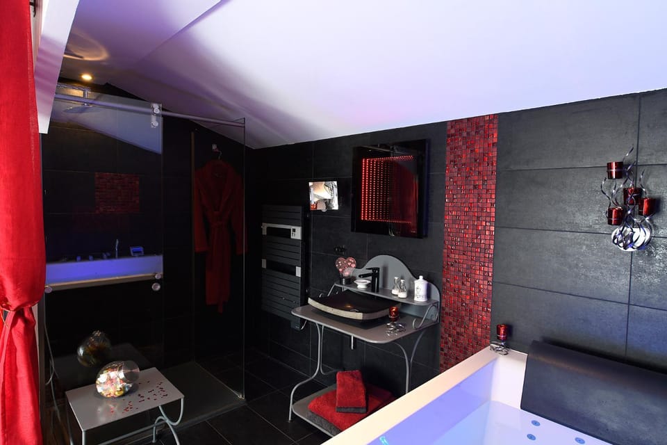 Hot Tub, Bathroom, Spa and wellness centre/facilities