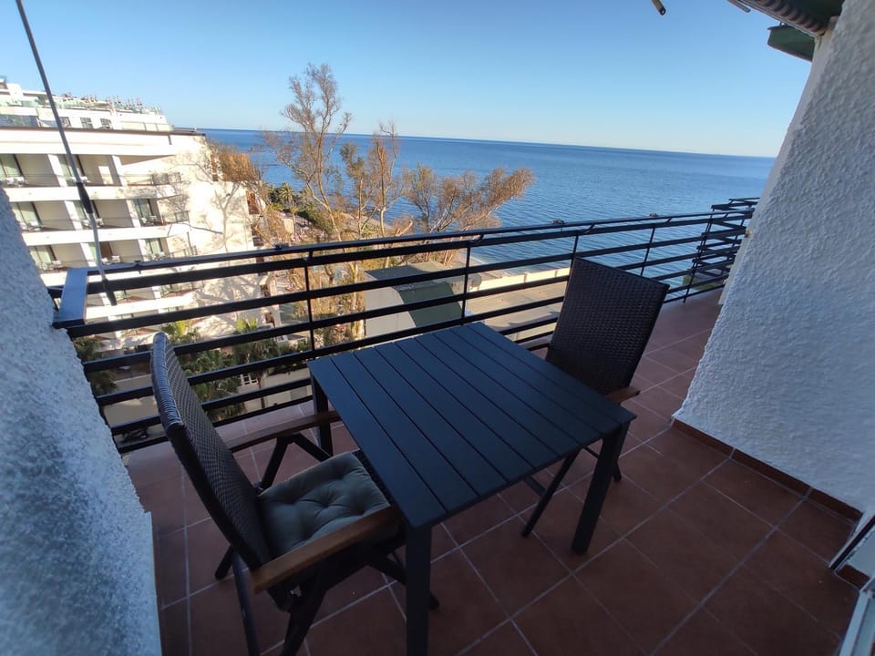 Apartamento en primera línea de playa B Centro de Marbella Apartment in Marbella