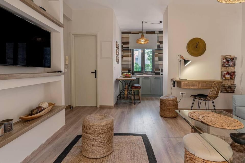 TV and multimedia, Kitchen or kitchenette, Living room