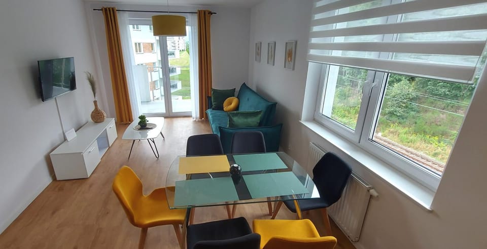 Communal lounge/ TV room, TV and multimedia, Living room, Seating area, Dining area, Evening entertainment