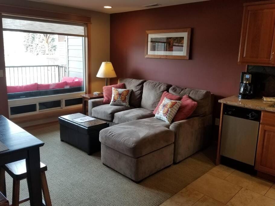 Living room, Seating area