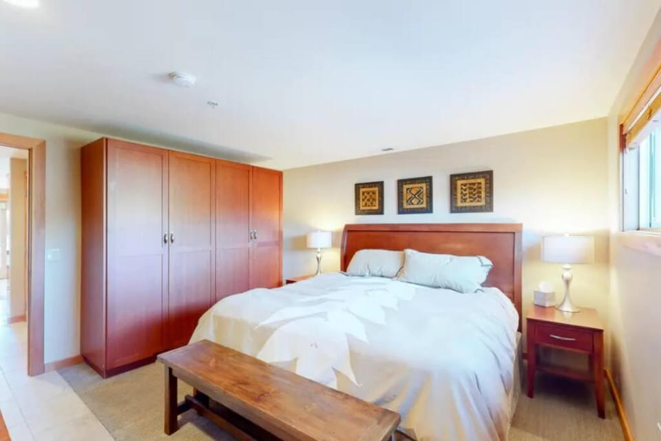 Bedroom, wardrobe