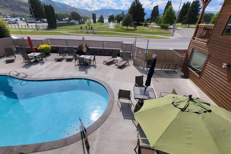 Patio, Spring, Seating area, Mountain view, Pool view, Swimming pool, sunbed