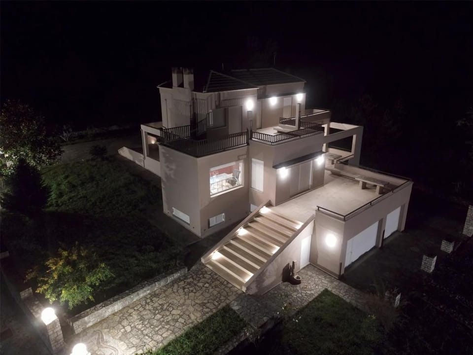 Property building, Night, Balcony/Terrace