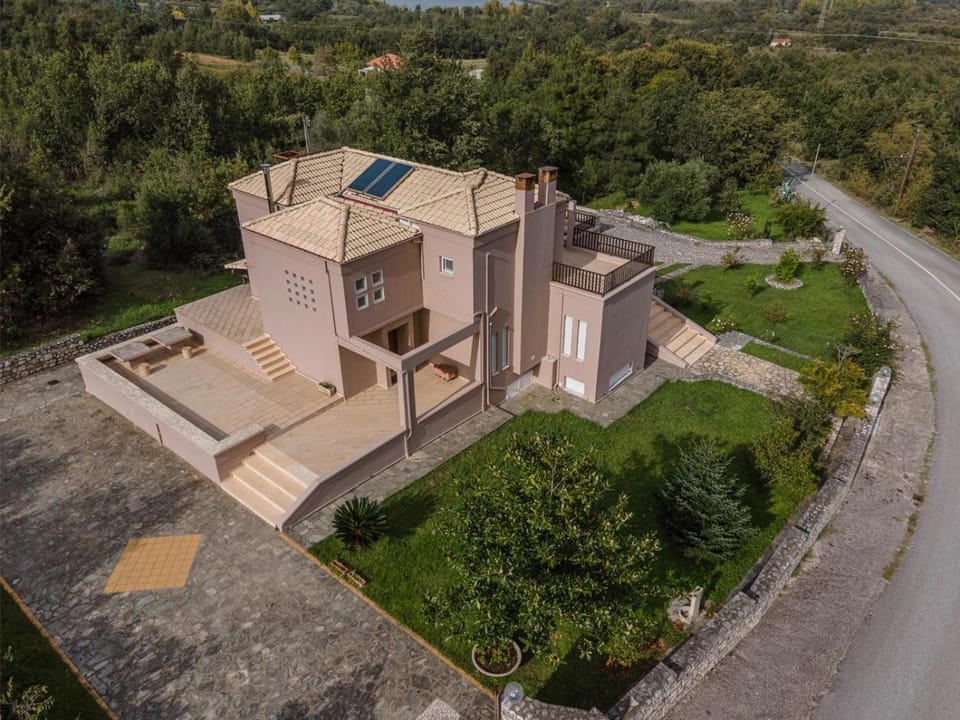 Property building, Day, Natural landscape, Bird's eye view, Garden, Balcony/Terrace