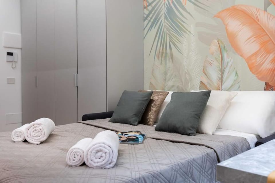 Bed, Photo of the whole room, Bedroom, towels, wardrobe