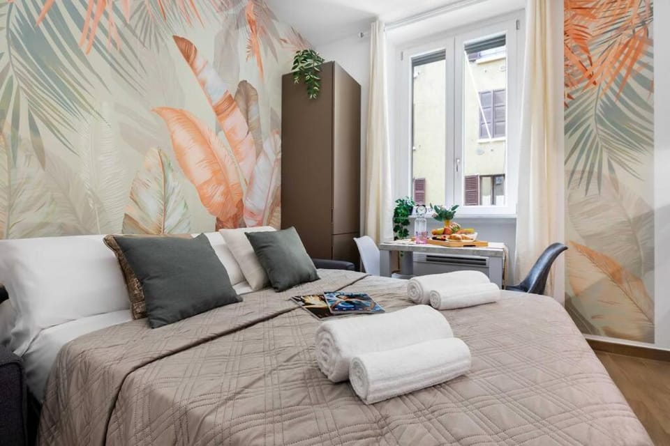 Bed, Living room, Photo of the whole room, Seating area, Bedroom, towels