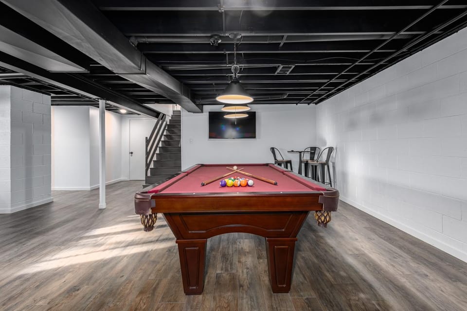Billiard, Game Room