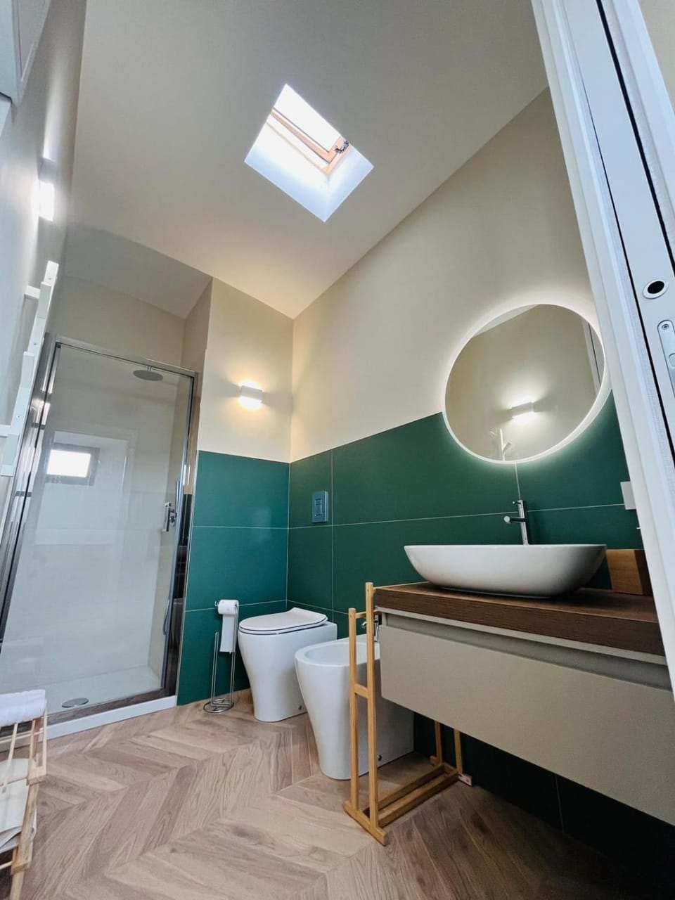 Shower, Toilet, Bathroom, towels