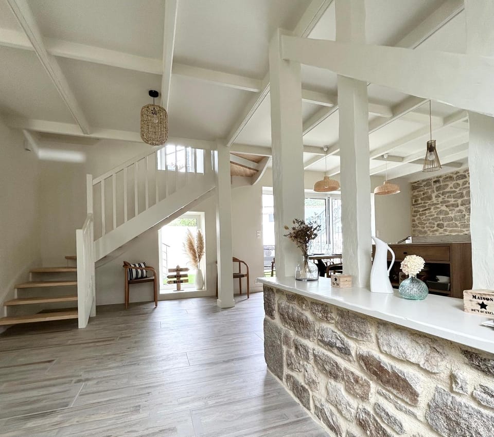 Toilet, Restaurant/places to eat, Facade/entrance, older children, towels