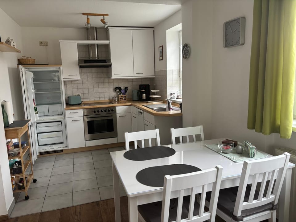 Dining area, kitchen