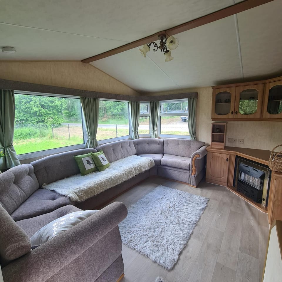 Communal lounge/ TV room, TV and multimedia, Living room, Seating area, Evening entertainment