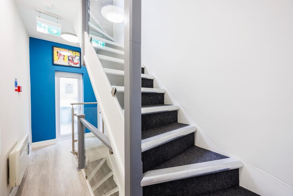 Property building, Facade/entrance, Decorative detail, On site, Time of day, Location, Family, heating