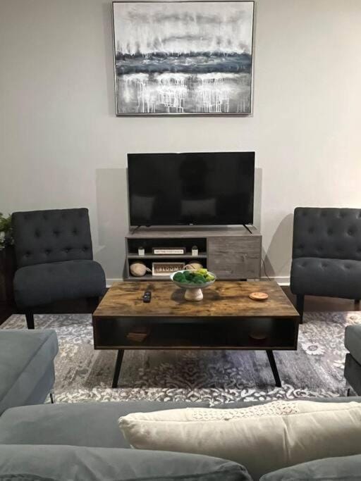 Studio Townhouse in Uptown King Bed-Wi-Fi-Full Kitchen- Washer & Dryer Apartment in Charlotte