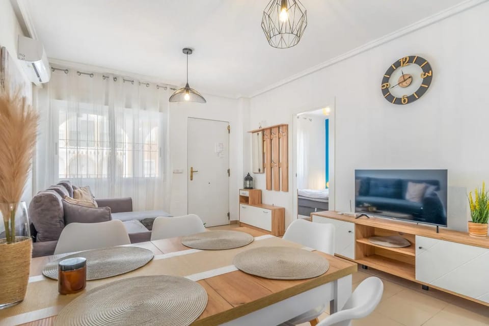 Communal lounge/ TV room, Living room, Dining area