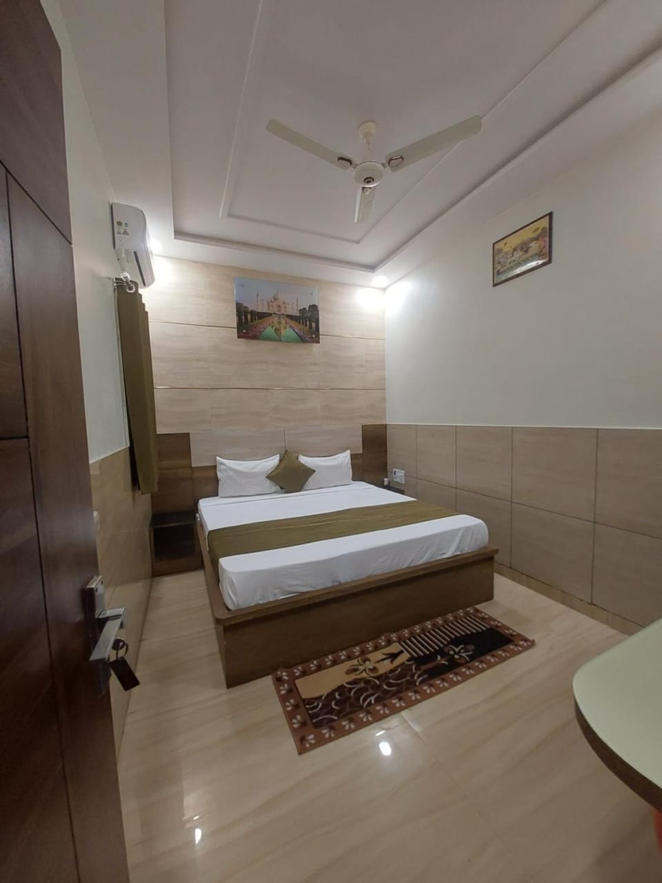 Photo of the whole room