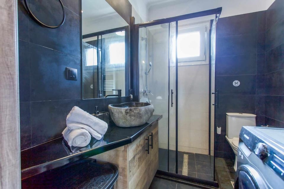 Shower, Bathroom, towels, washing machine
