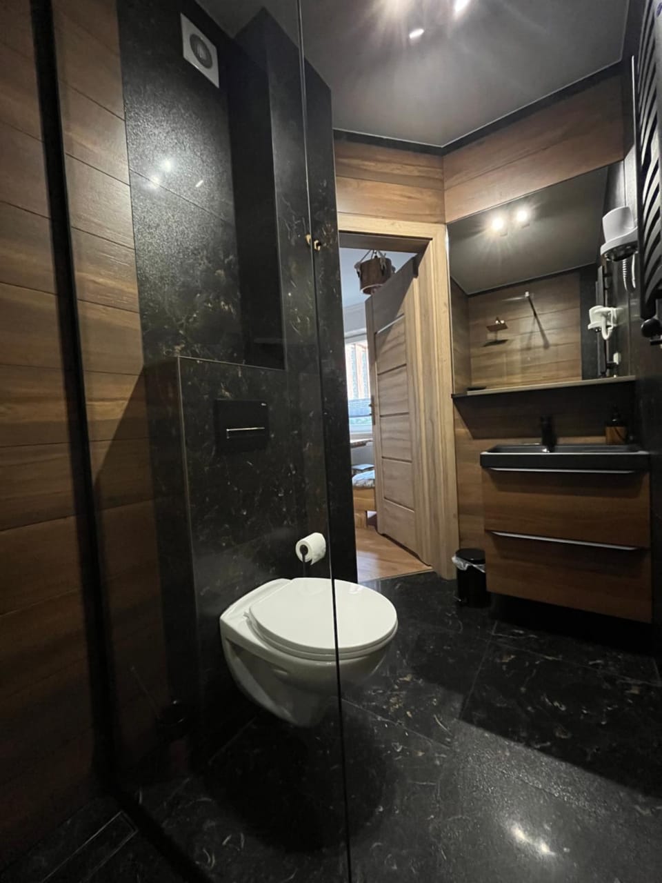 Shower, Toilet