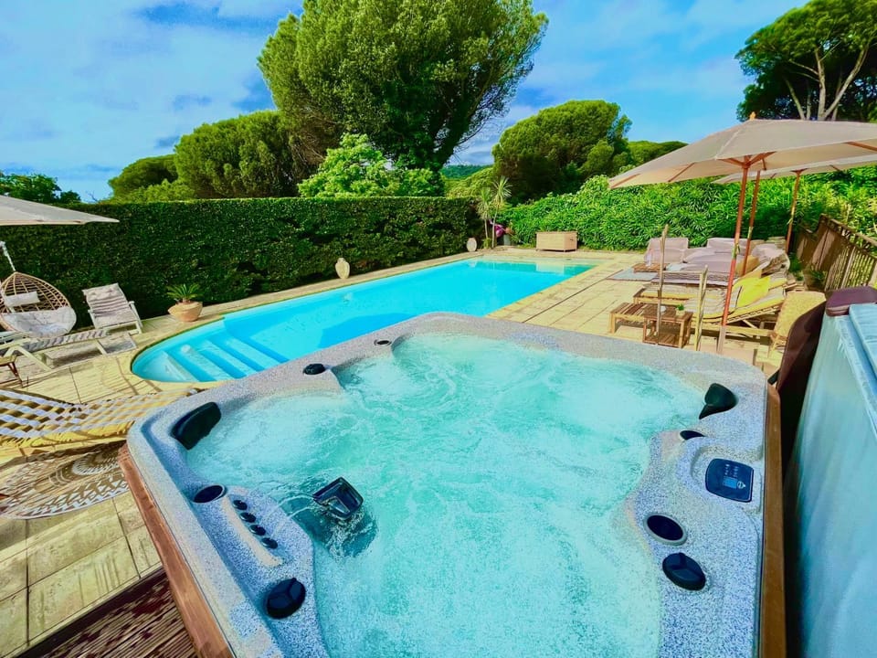 Natural landscape, Hot Tub, Hot Tub, Spa and wellness centre/facilities, Swimming pool, Swimming pool, sunbed