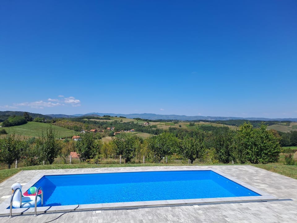Day, Natural landscape, Mountain view, Pool view, Swimming pool, sunbed