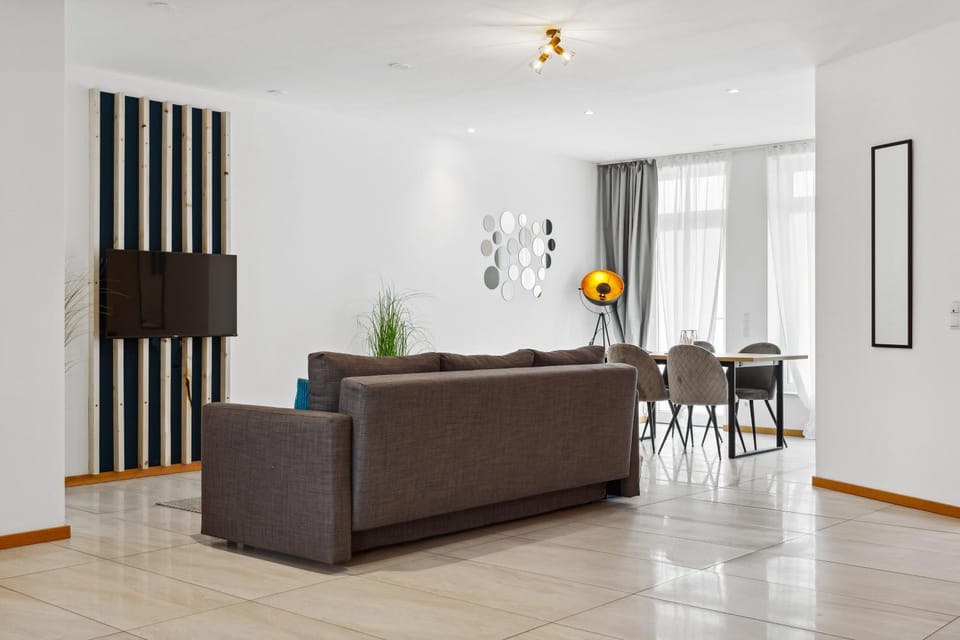 TV and multimedia, Living room, Seating area, Dining area