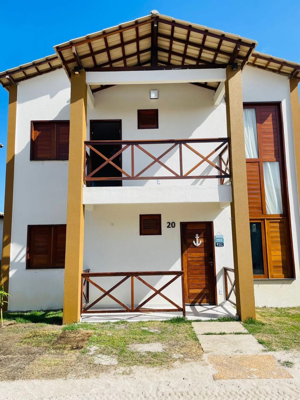 Property building, Day, Balcony/Terrace