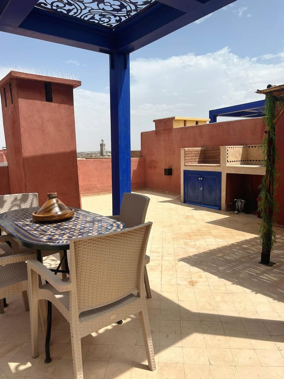Solarium, Dining area
