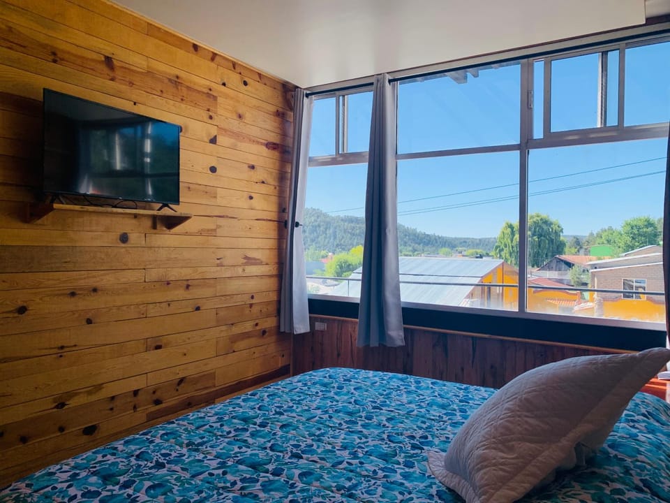 Bed, TV and multimedia, Bedroom