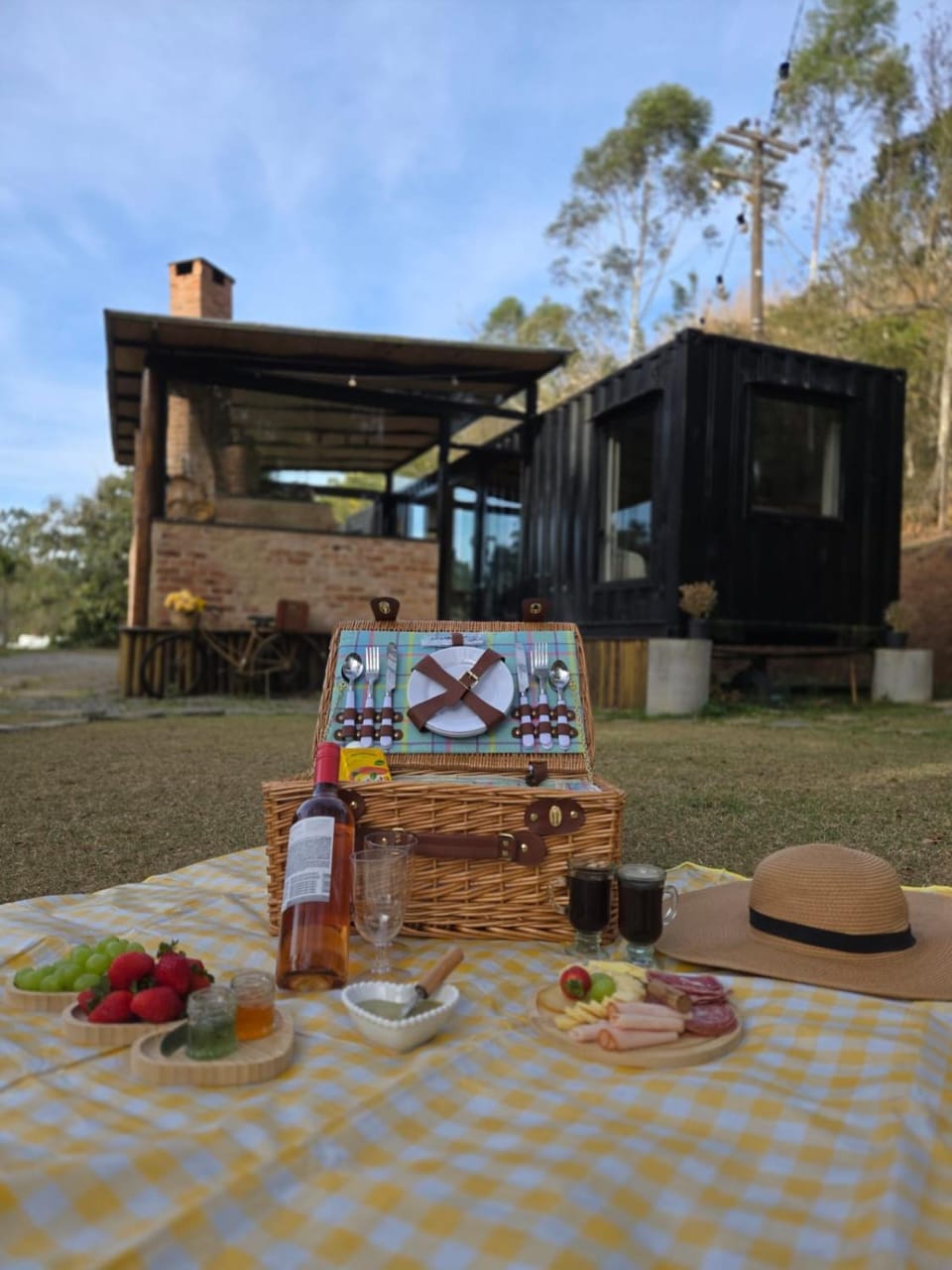 Casa Container com Hidro ao Ar Livre e Vista para a Natureza Miguel Pereira House in Miguel Pereira