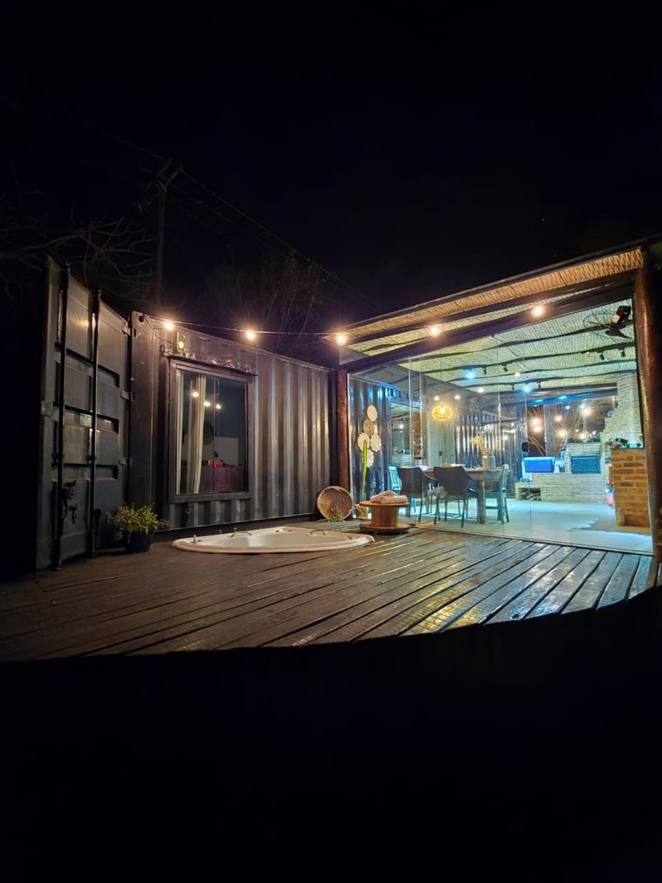 Casa Container com Hidro ao Ar Livre e Vista para a Natureza Miguel Pereira House in Miguel Pereira