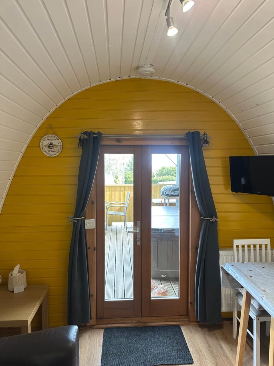 Acorns Luxury Glamping Campground/ 
RV Resort in Wales