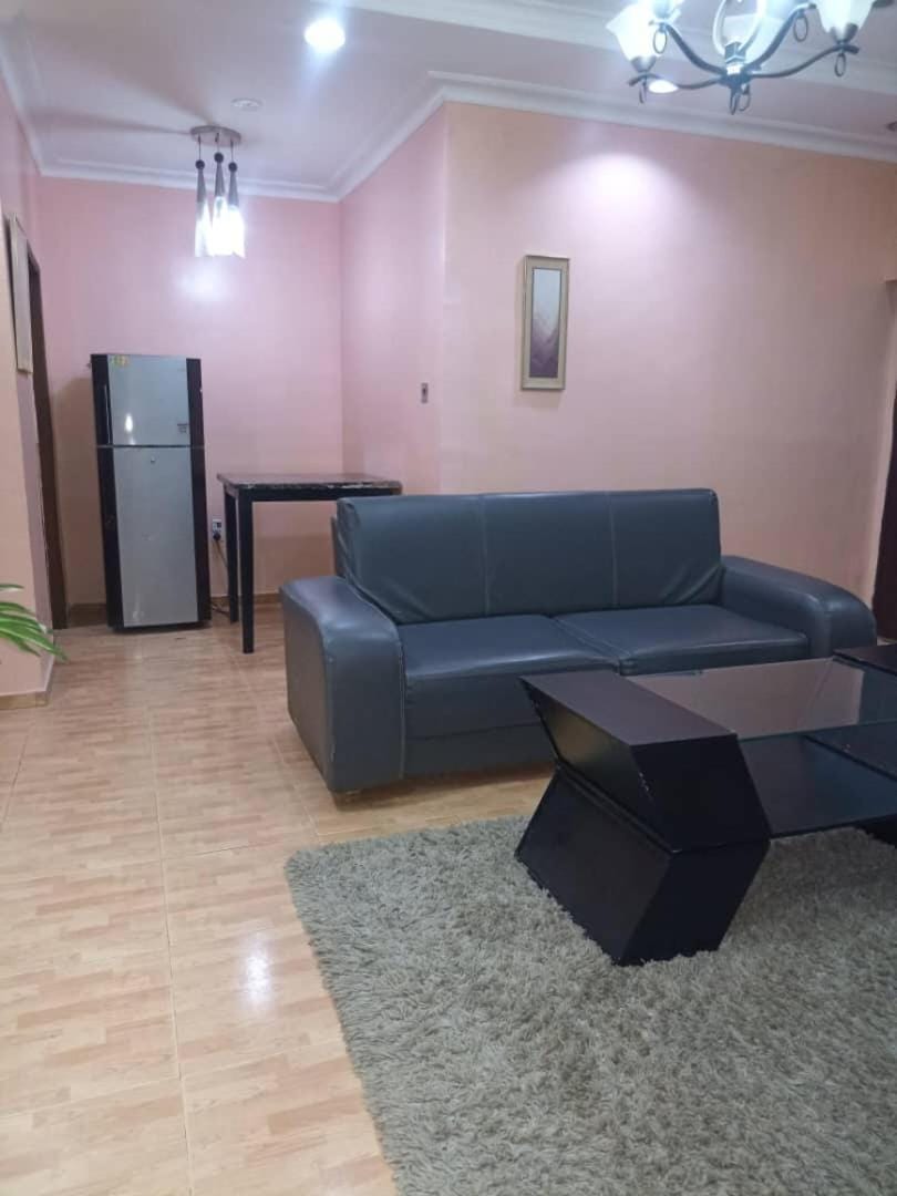 2 Bedroom Cute Cozy Hideaway Apartment in Lagos