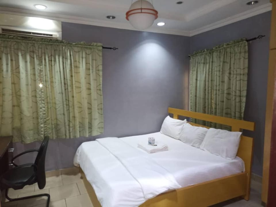 2 Bedroom Cute Cozy Hideaway Apartment in Lagos