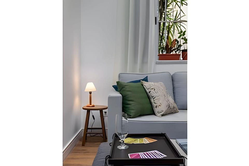 Hum104| Bedroom and living room in Leblon Apartment in Rio de Janeiro