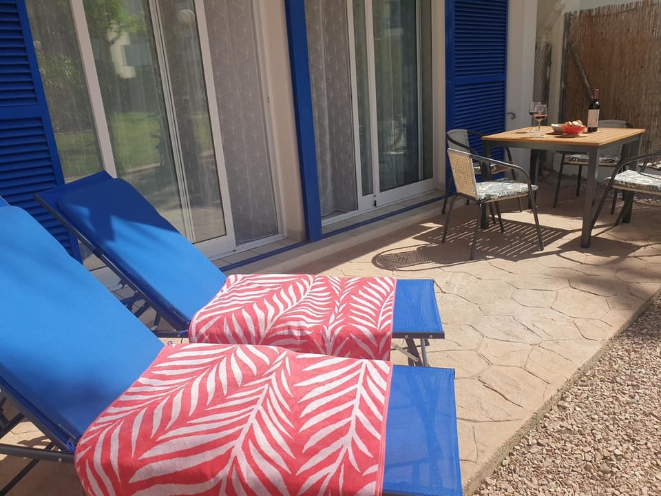 Balcony/Terrace, sunbed