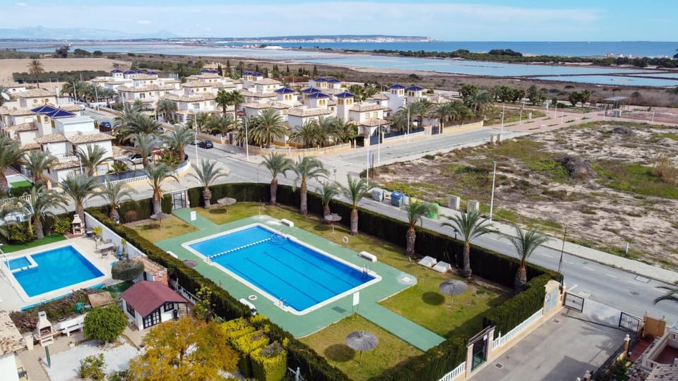 SR55 El Pinet Sunny Beach House with Communal Pool House in Costa Blanca