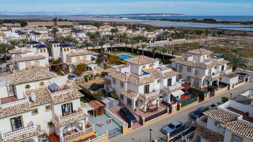 SR55 El Pinet Sunny Beach House with Communal Pool House in Costa Blanca