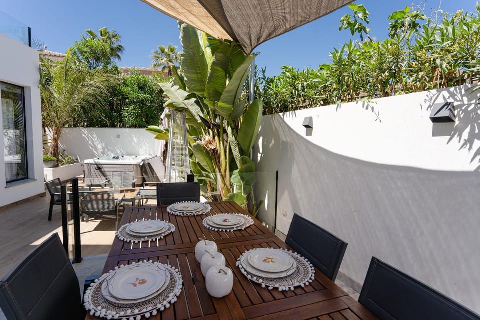 Dining area, Garden view