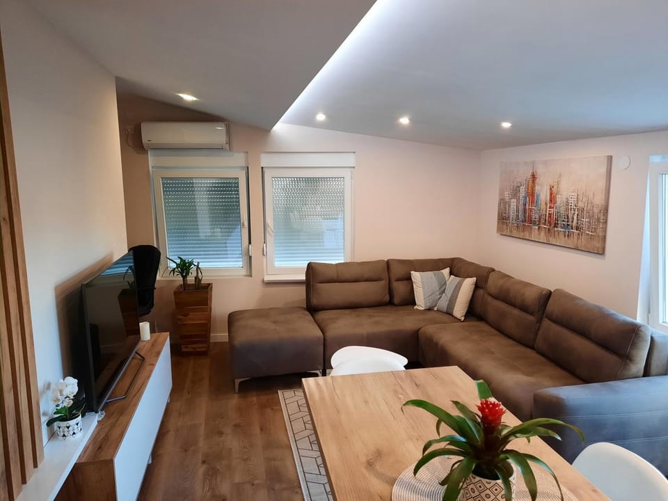 Dream Home, FREE GARAGE Apartment in Serbia