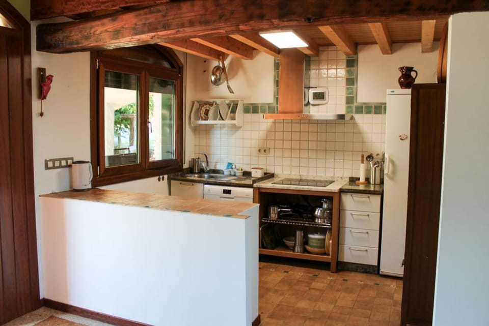 Kitchen or kitchenette, dishwasher
