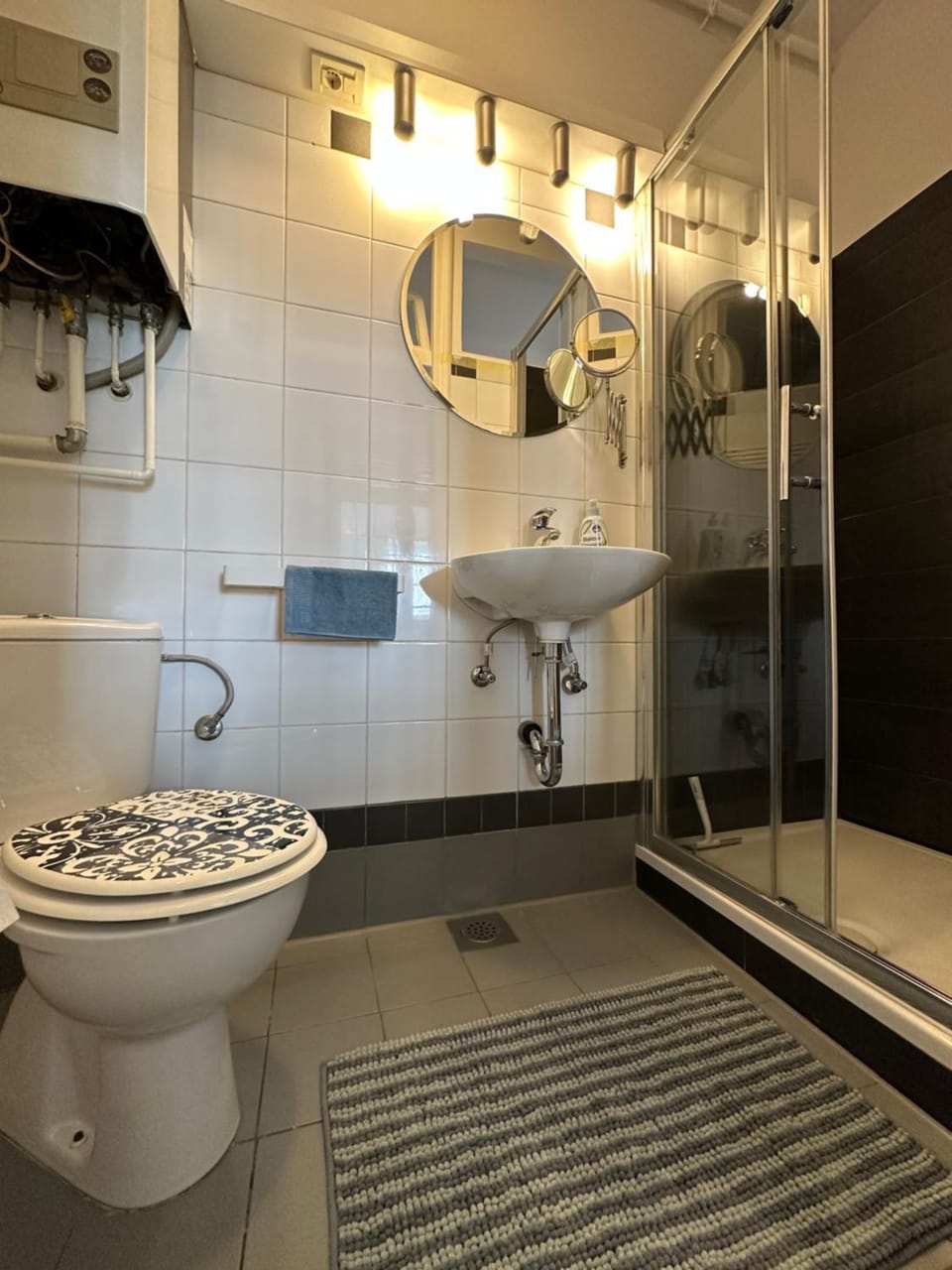 Shower, Toilet, Bathroom