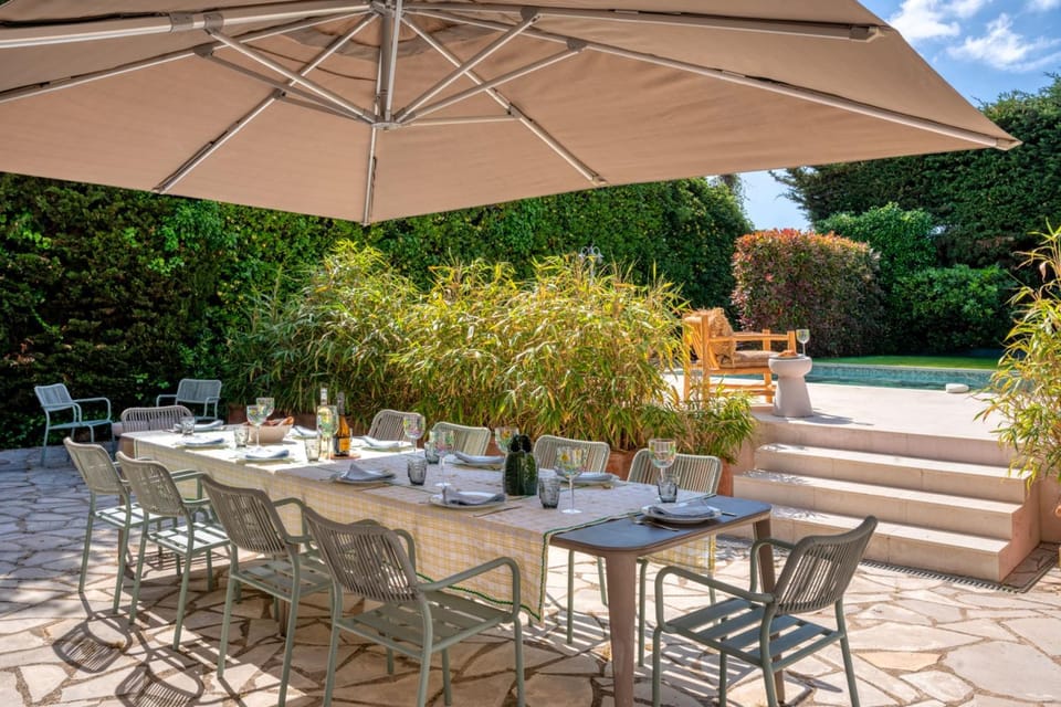 Sumptuous family villa with swimming pool within walking distance of Cannes Villa in Cannes
