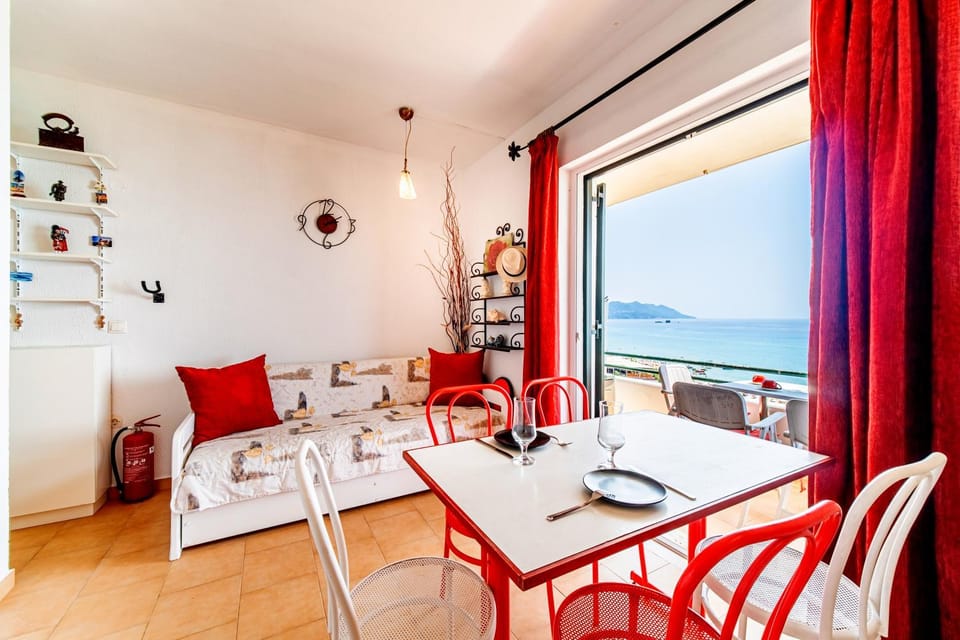 Spring, Seating area, Beach, On site, Sea view, Sea view, Time of day