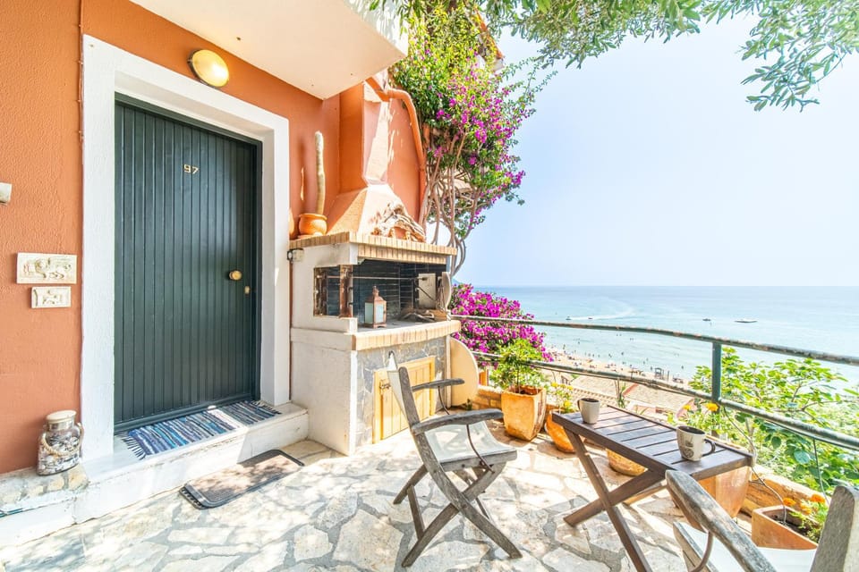 Facade/entrance, BBQ facilities, Beach, Beach
