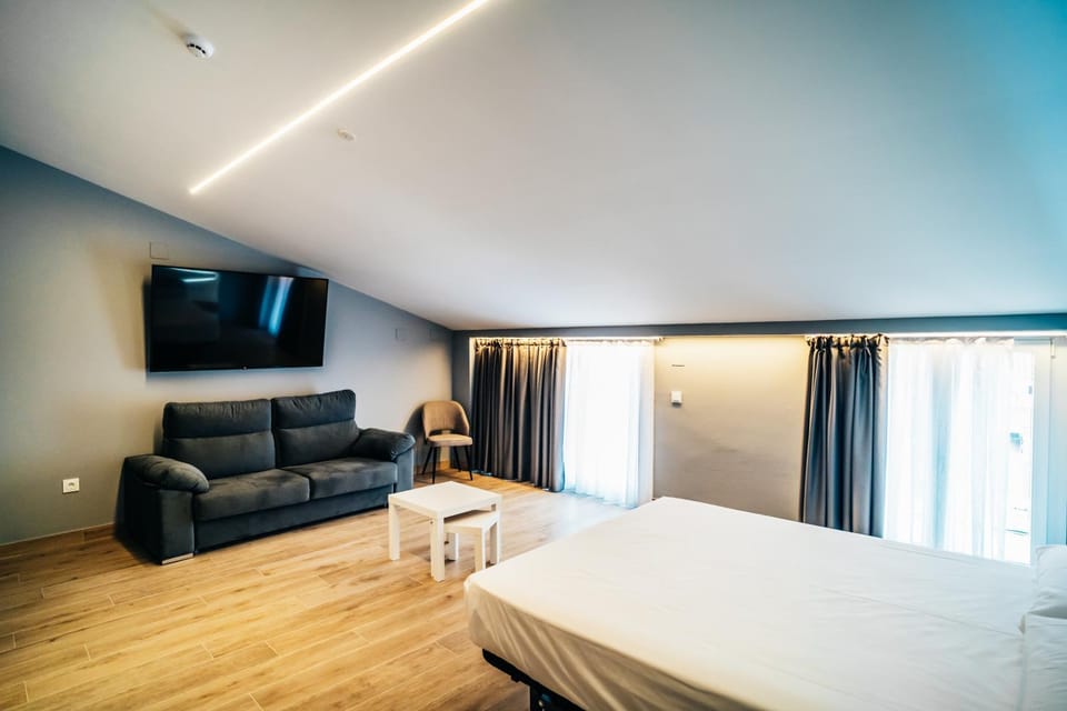 View (from property/room), Balcony/Terrace, Bedroom, City view, Street view, wardrobe