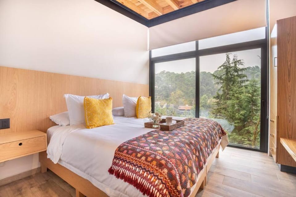 Bedroom, Mountain view